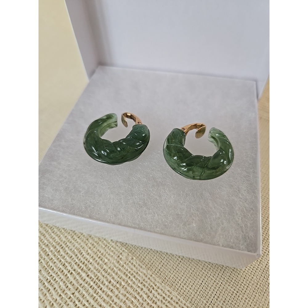 VTG Signed Avon Molded Green Lucite Carved 1" Hoop Clip On Earrings Gold Tone
